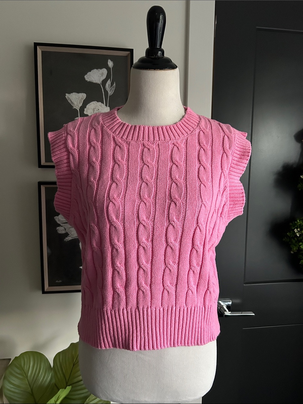 🌸 M Pink Cable Knit crop Sleeveless Sweater Tank